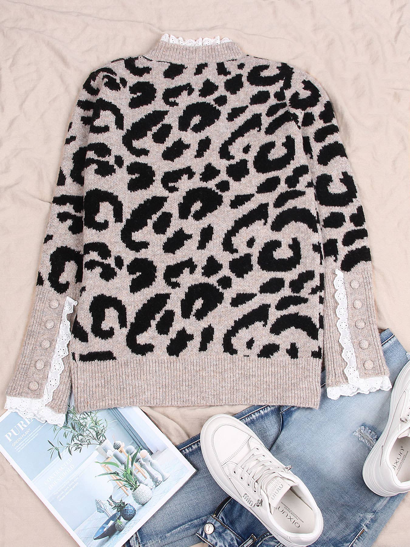 Lace-trimmed round-neck leopard print sweater