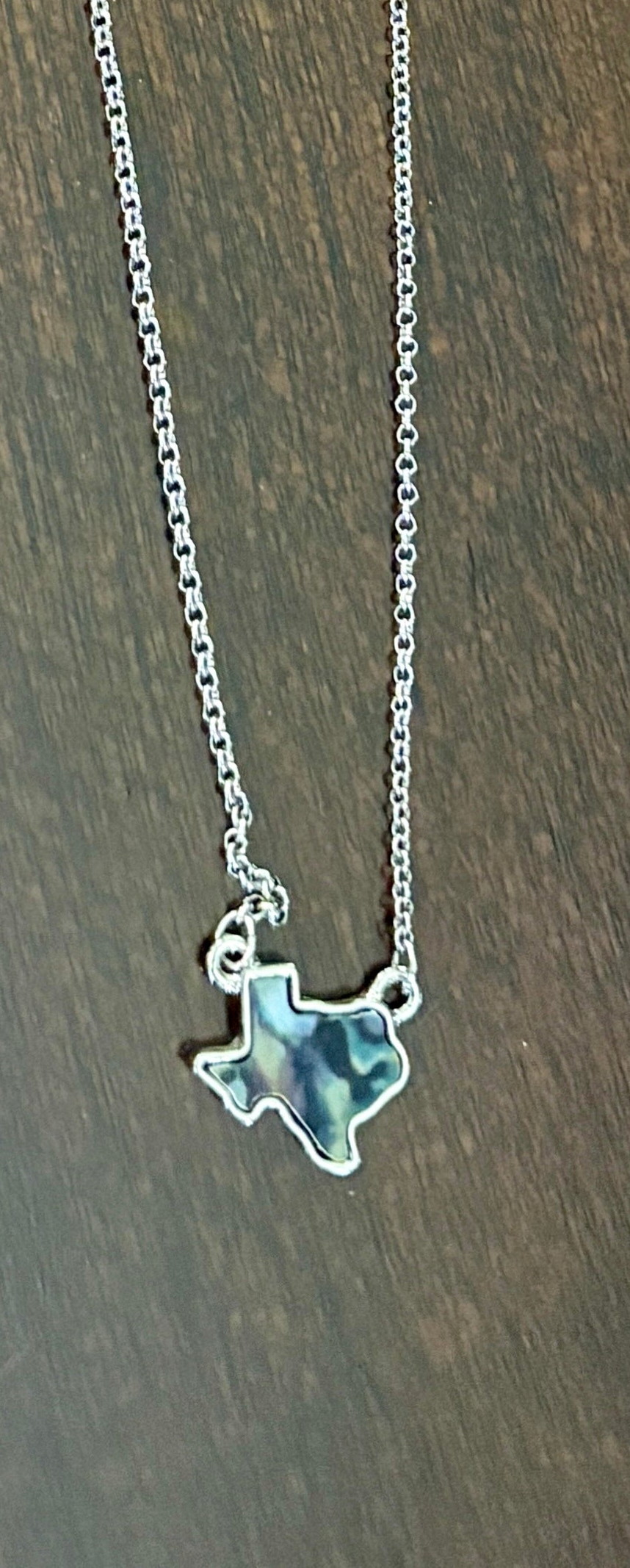 Multicolored Marbled Texas Necklace with Stud Earrings