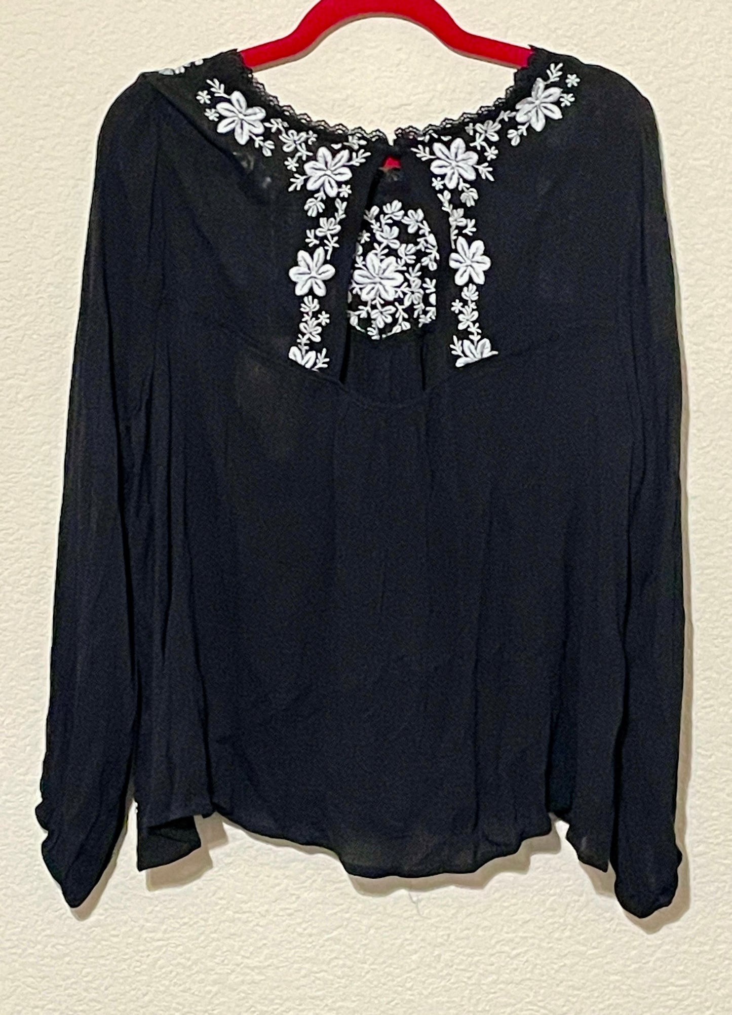 Savannah Jane Black w/White Flowers Blouse