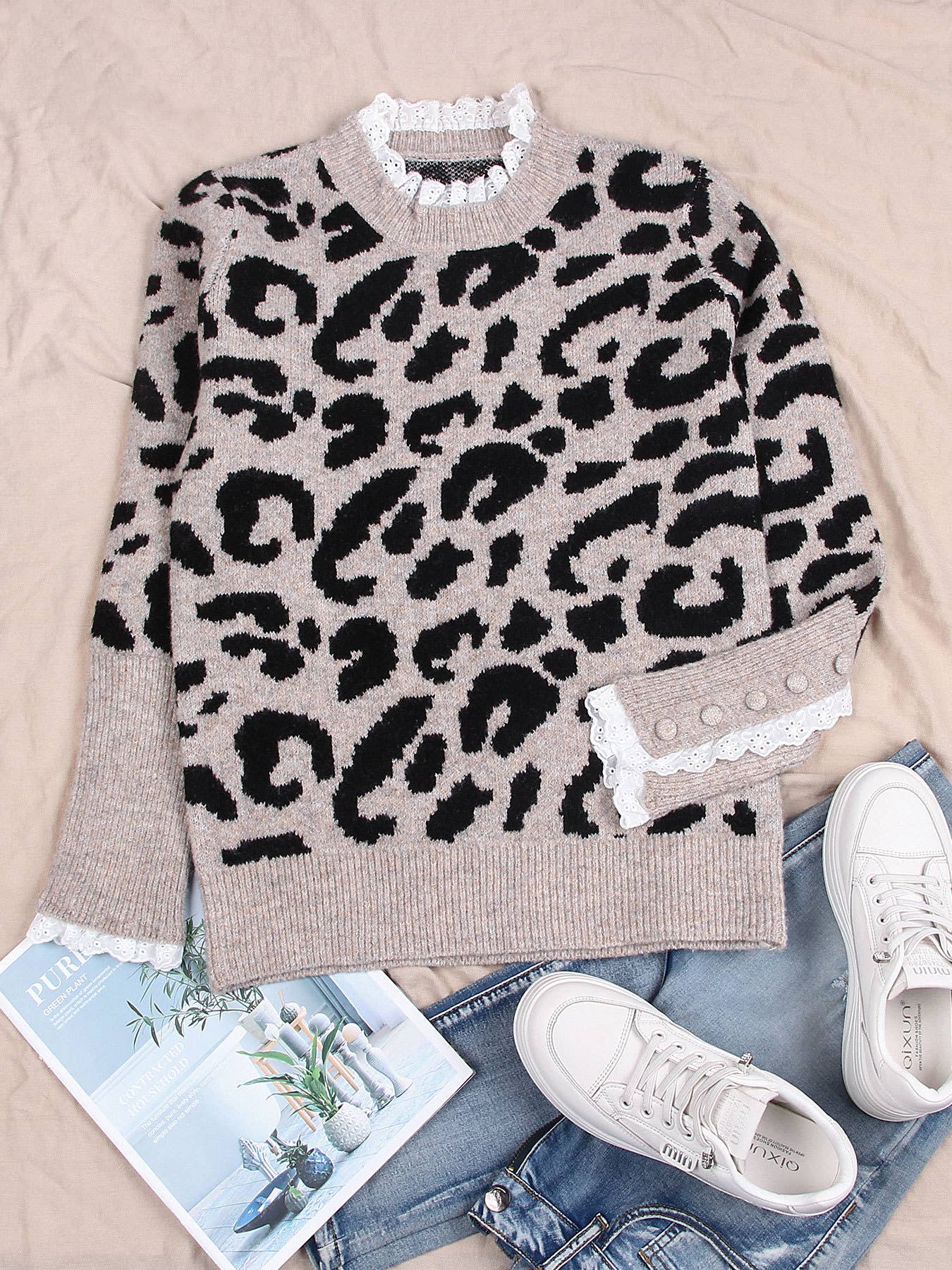 Lace-trimmed round-neck leopard print sweater